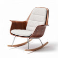 Fauteuil à bascule en bois et tissu blanc de dimensions 85 x 70 x 100cm